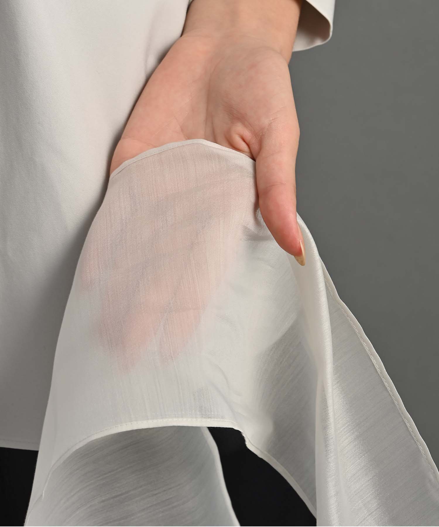 ラフロー roughlow 25SS Asymmetric Flap Oversized Blouse ブラウス シャツ 長袖 F ホワイト /DF ■OS レディース Asymmetric Flap Oversized Blouse(white) 8月上旬頃から発送