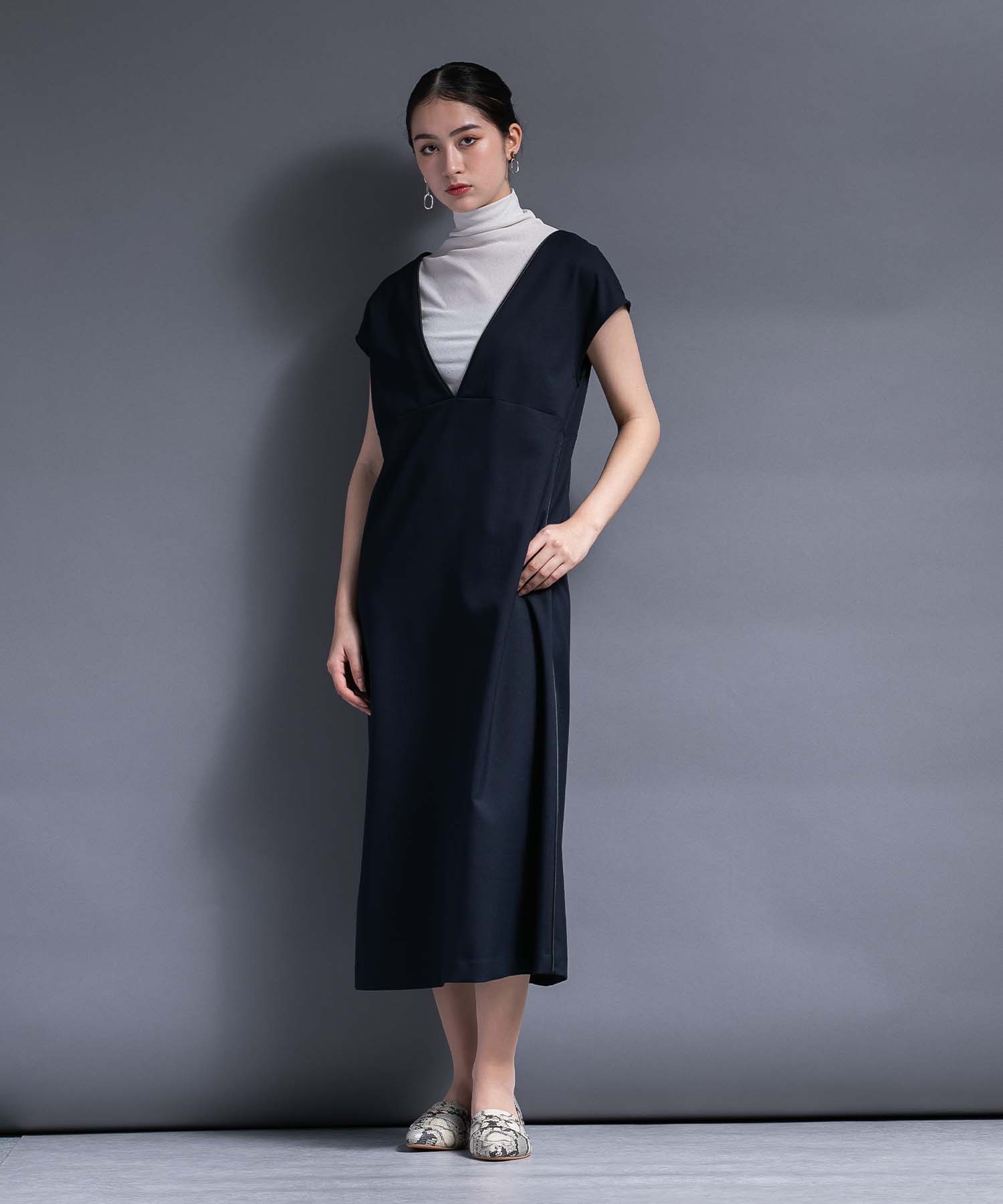 Vネックストレートワンピース onepiece RAW FUDGE