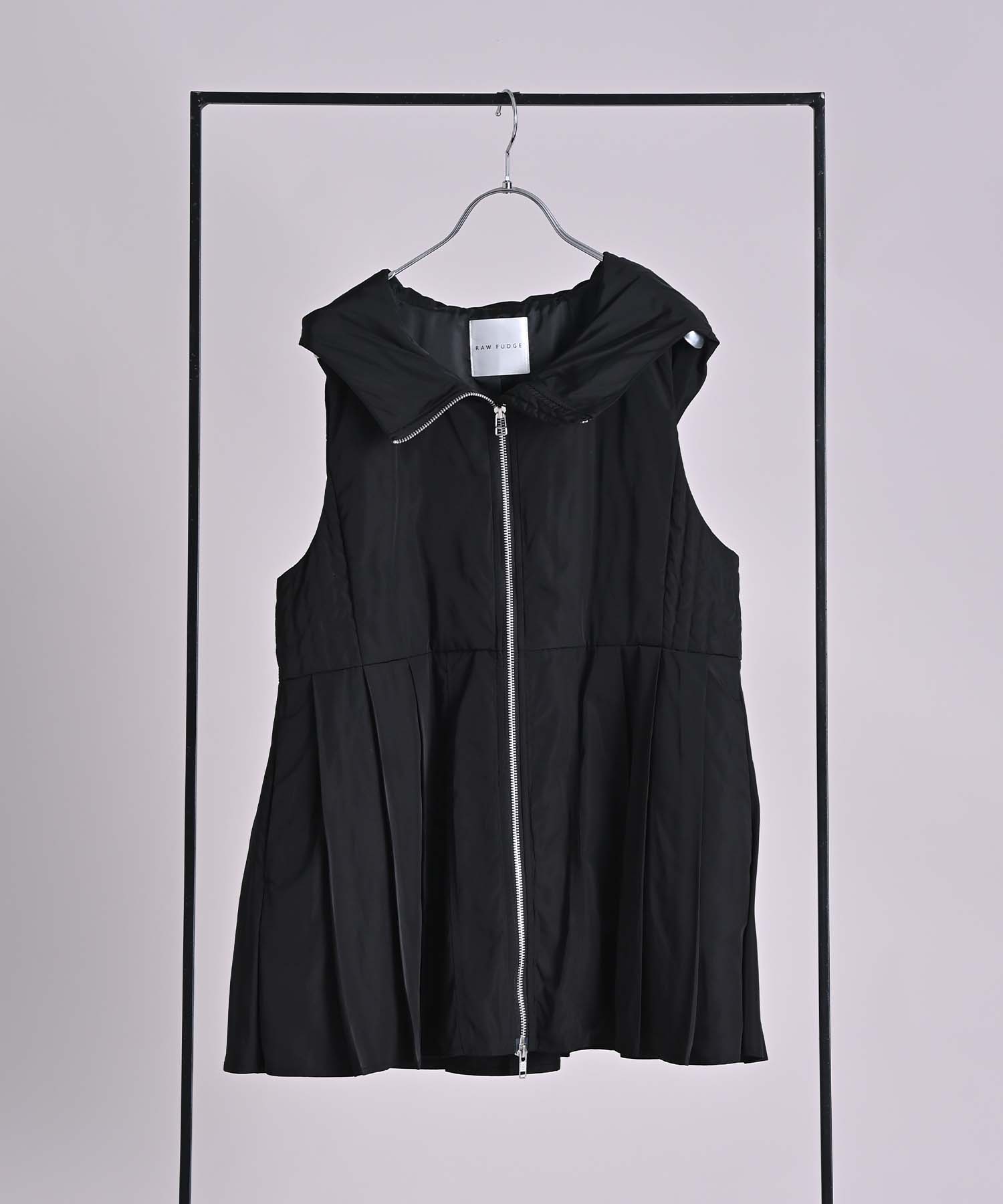 プリーツペプラムダウンベスト tops RAW FUDGE