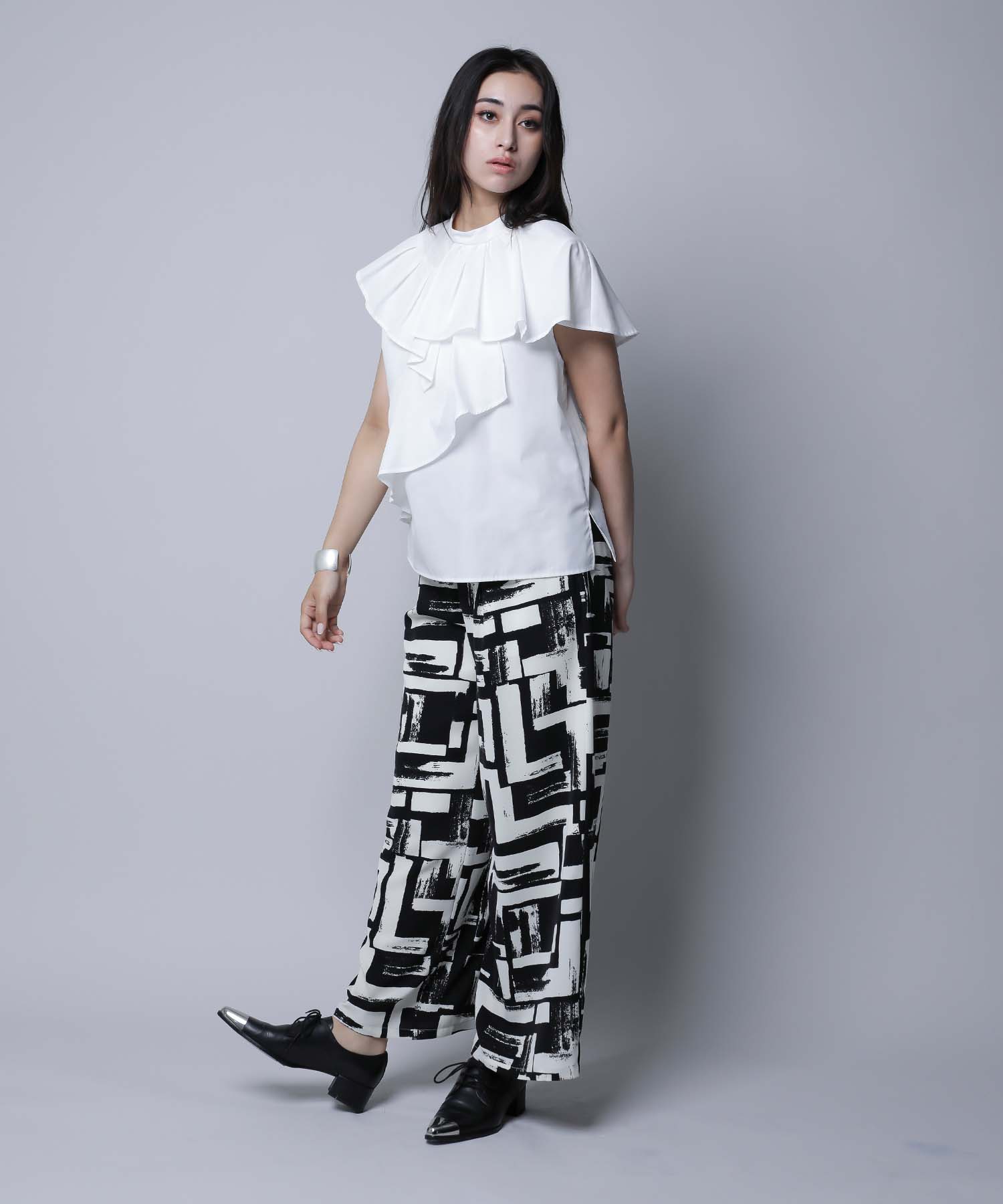 アシメケープフリルブラウス シャツ・ブラウス RAW FUDGE