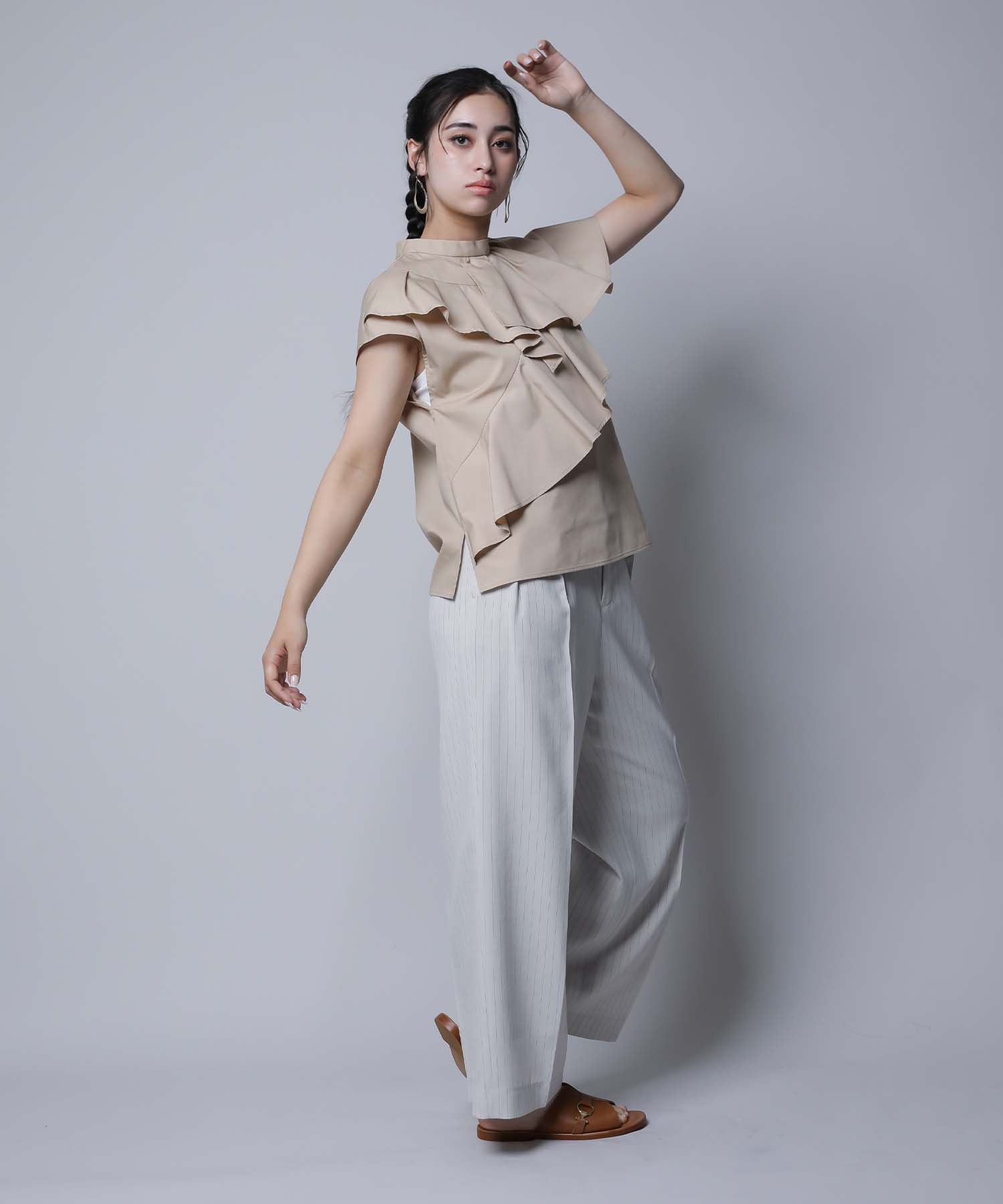 アシメケープフリルブラウス シャツ・ブラウス RAW FUDGE