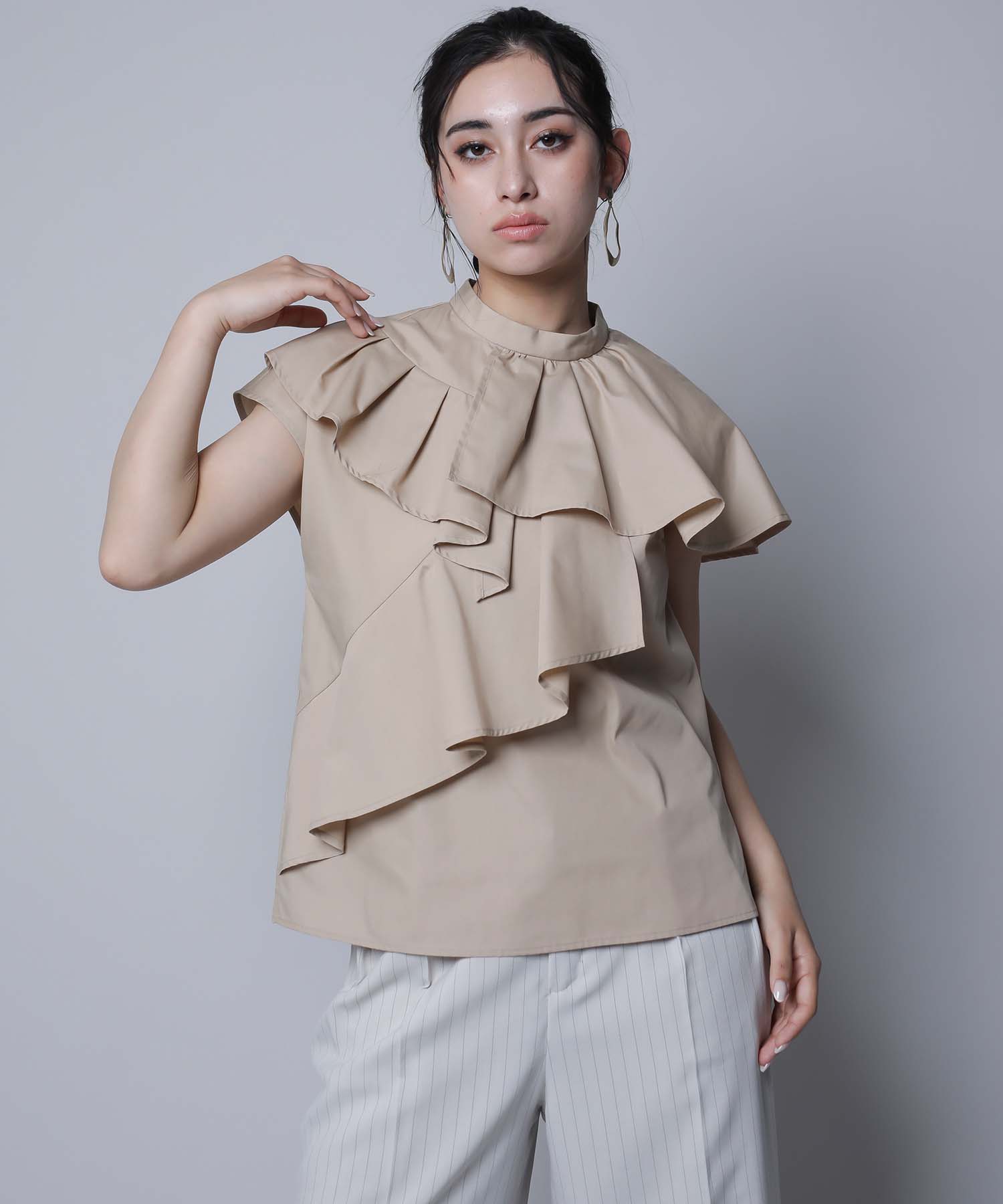 アシメケープフリルブラウス シャツ・ブラウス RAW FUDGE