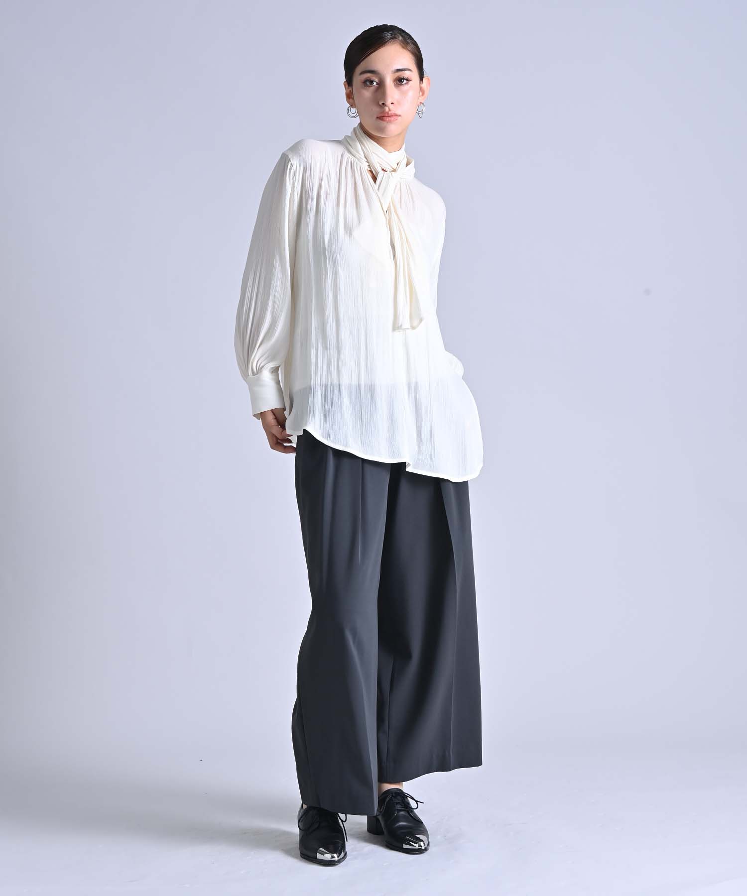 ボッテガヴェネタ コットン　ボウタイブラウス　ホワイト　ゆったり ボッテガヴェネタ コットン ボウタイブラウス ホワイト ゆったり