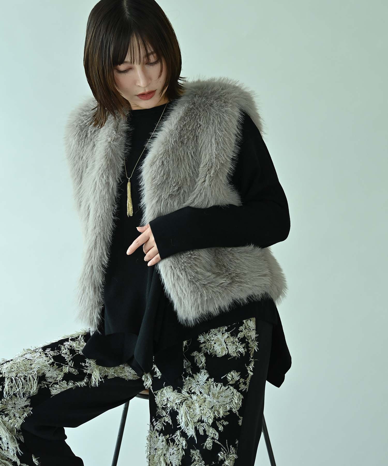 フェイクフォックスファーショートベスト outer RAW FUDGE