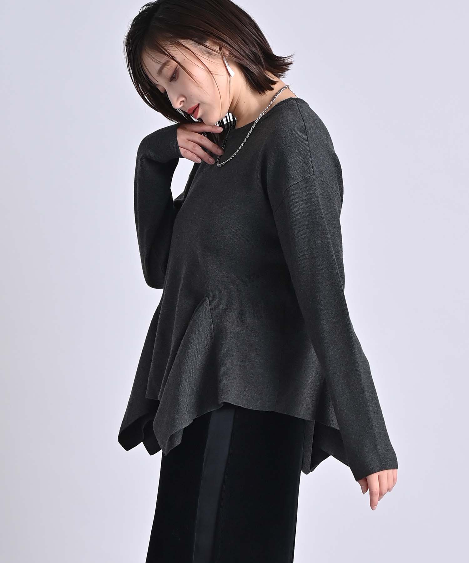 ペプラムデザインプルオーバー ニット RAW FUDGE