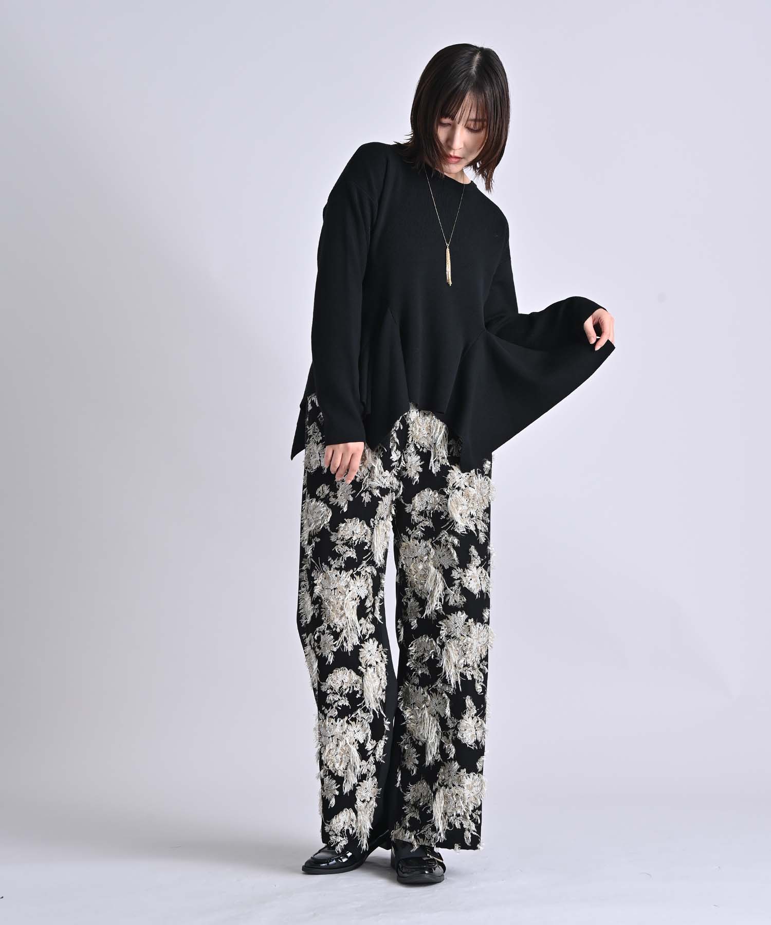 ペプラムデザインプルオーバー ニット RAW FUDGE