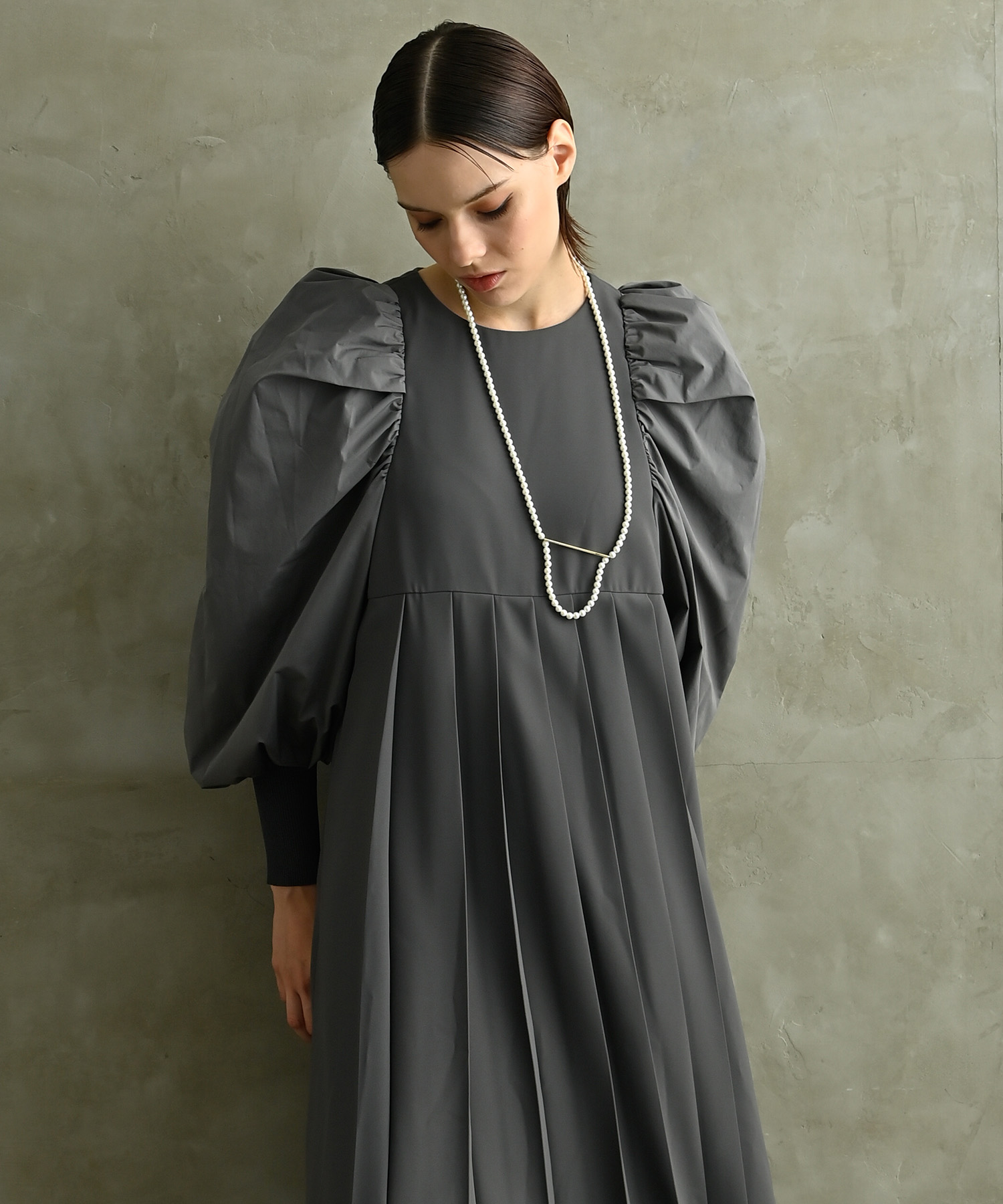 スリーブコンシャスプリーツワンピース onepiece RAW FUDGE