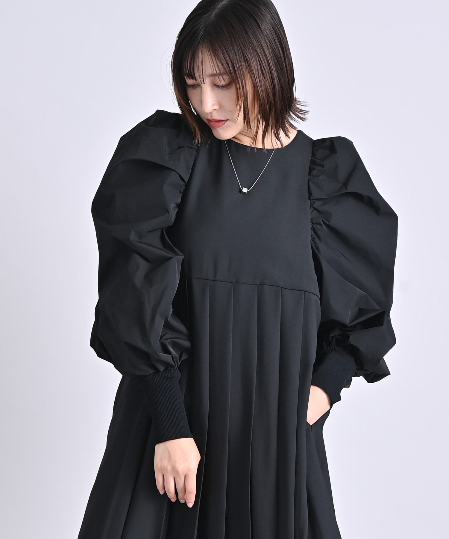 スリーブコンシャスプリーツワンピース onepiece RAW FUDGE