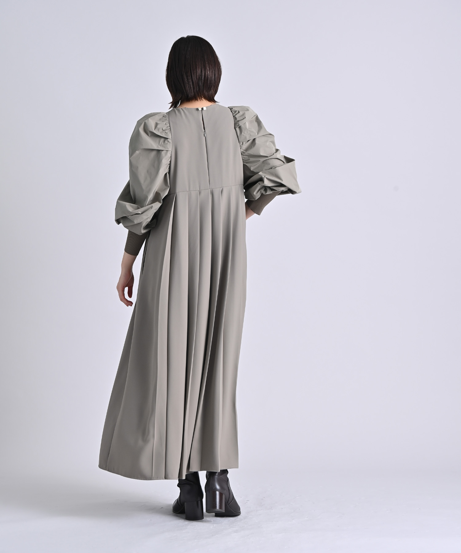 スリーブコンシャスプリーツワンピース onepiece RAW FUDGE